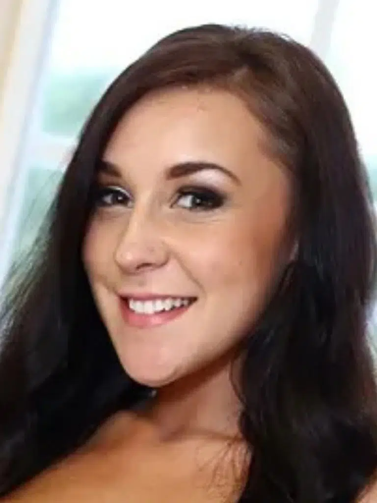 Victoria Webb Biography: Wiki, Age, Career, Height, Weight, Boyfriend, Net Worth & More